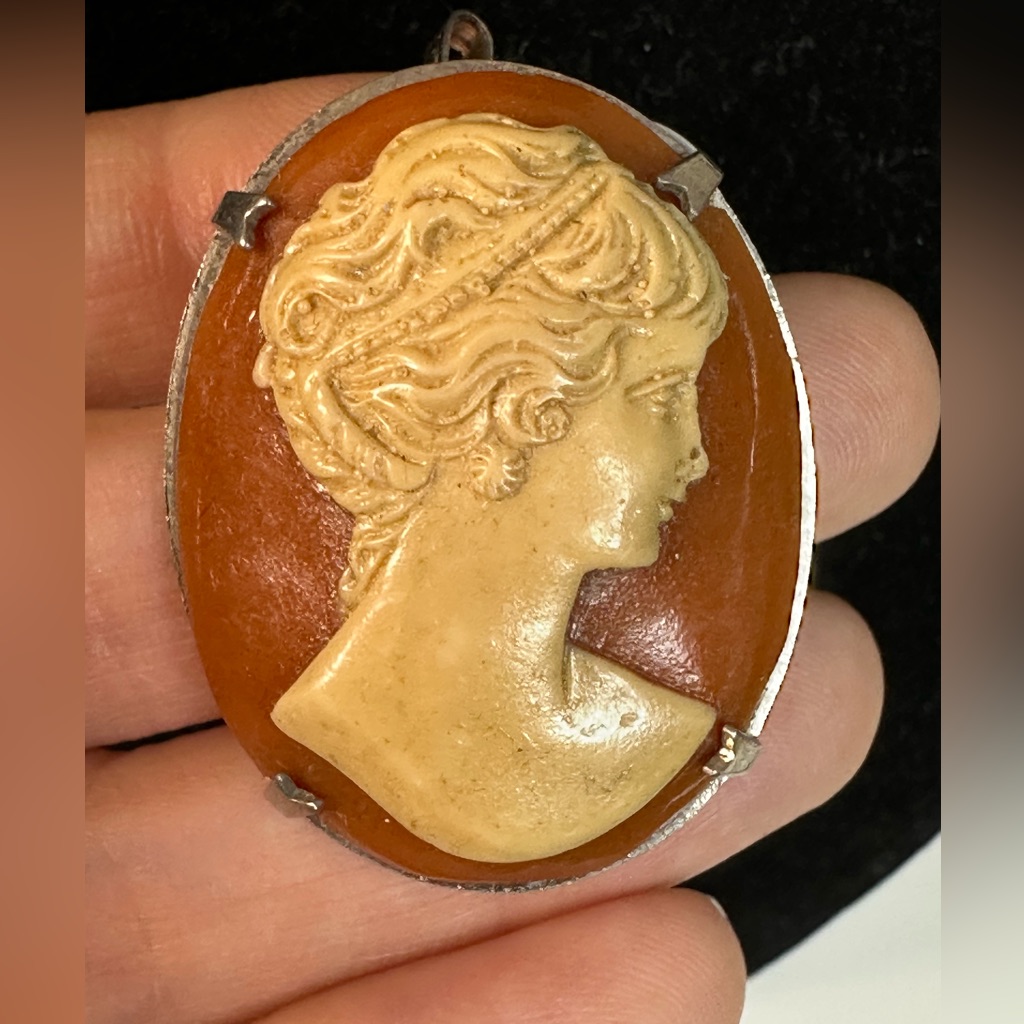 Vintage Cameo Brooch & Pendant In Gold And Brown